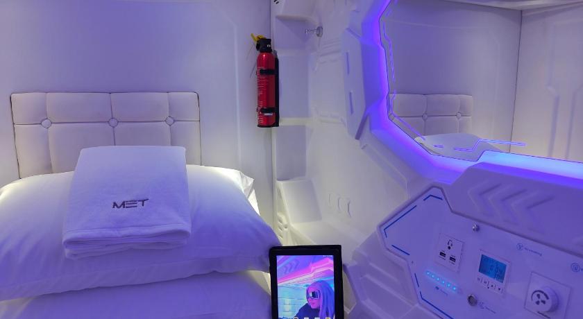 曼谷 Met A Space Pod @ PhromPhong 1星级 酒店 泳池