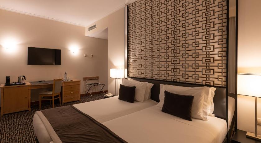 Image of Deluxe Double or Twin Room with Balcony 3