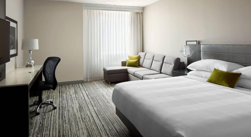 Marriott Cincinnati Northeast photo