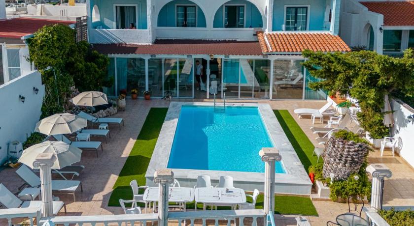 Mistral — Hotel in Aegina