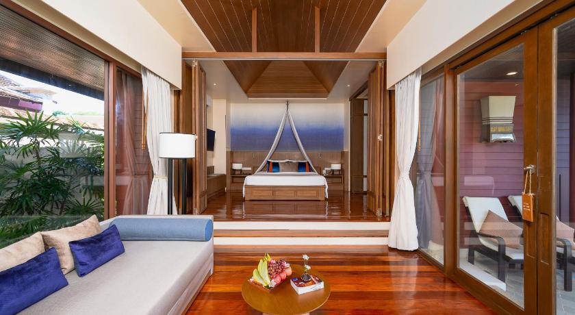 Image of Grand Royal Suite Beachfront 3
