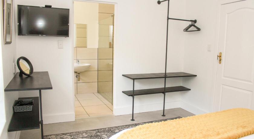 Hermanus Champagne Accommodation photo