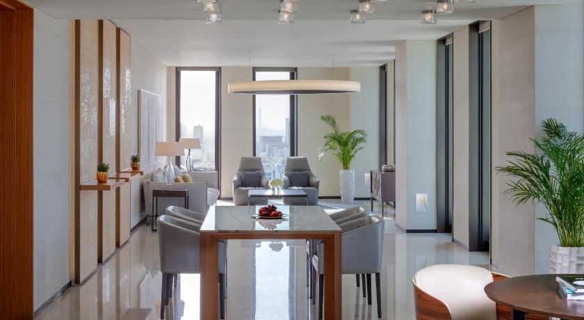 Image of Park Suite 7