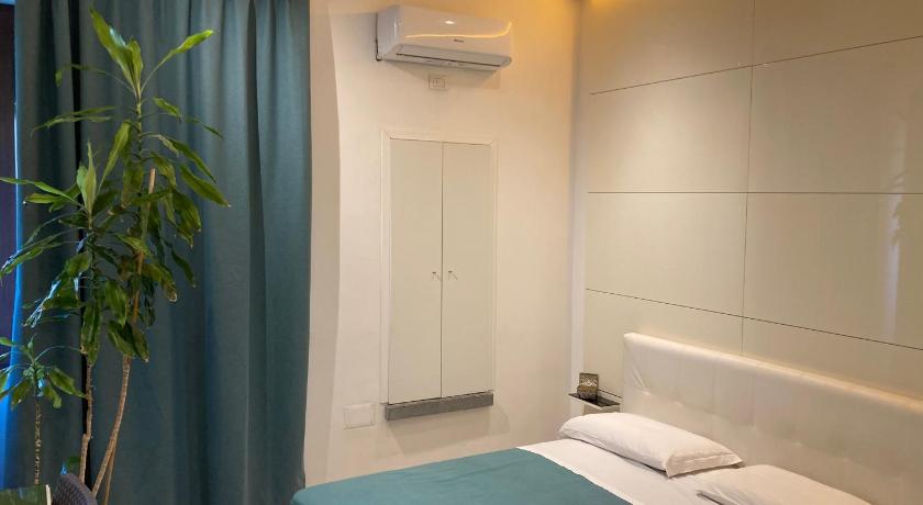 Image of Superior Triple Room 6