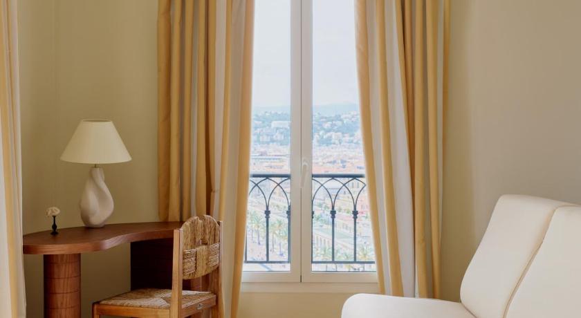 Immagine di Junior Suite con Balcone e Vista Mare Completa (Junior Suite with Balcony and Full Sea View) 1