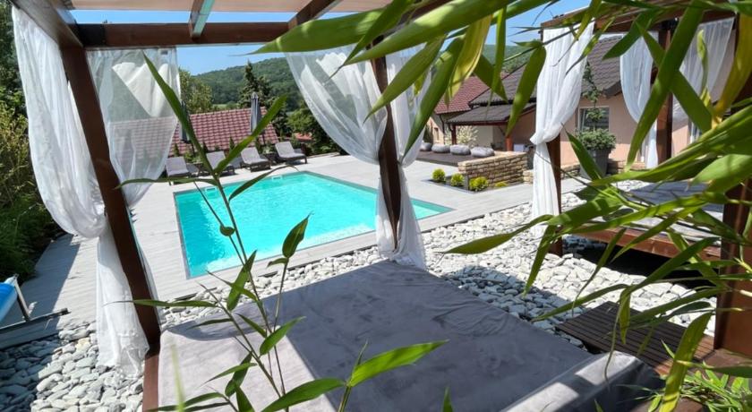 GardenLux Vrdnik — Hotel in Vrdnik