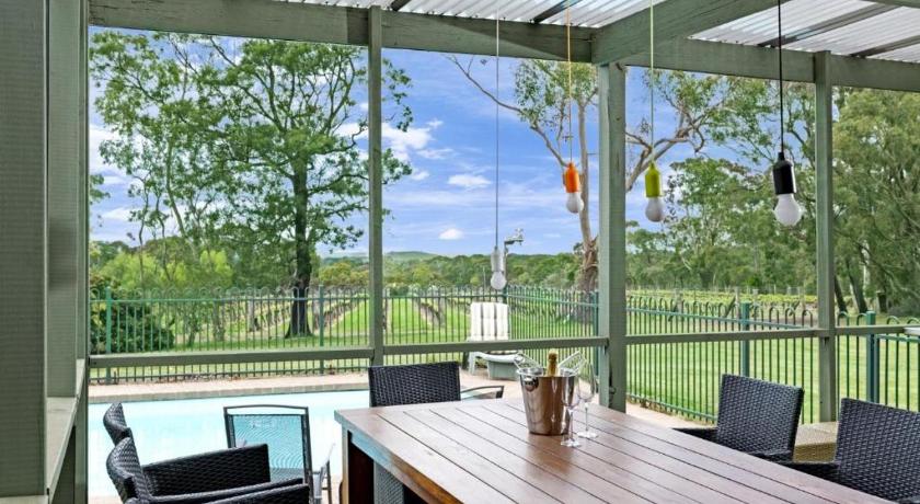 Gisborne Peak Winery Eco Cottages photo