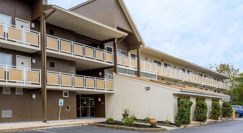 Days Inn by Wyndham Harrisburg North photo