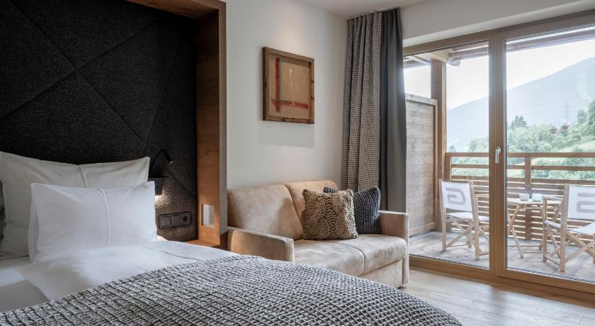 Image of Superior Double Room with Balcony 3