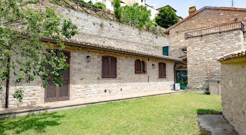 아시시 에레모 델리 카세리의 프라이빗 하우스 (60m², 침실 1개, 프라이빗 욕실 1개) (Rustic House con patio e giardino, Assisi centro) 4성급 싱글룸 수영장