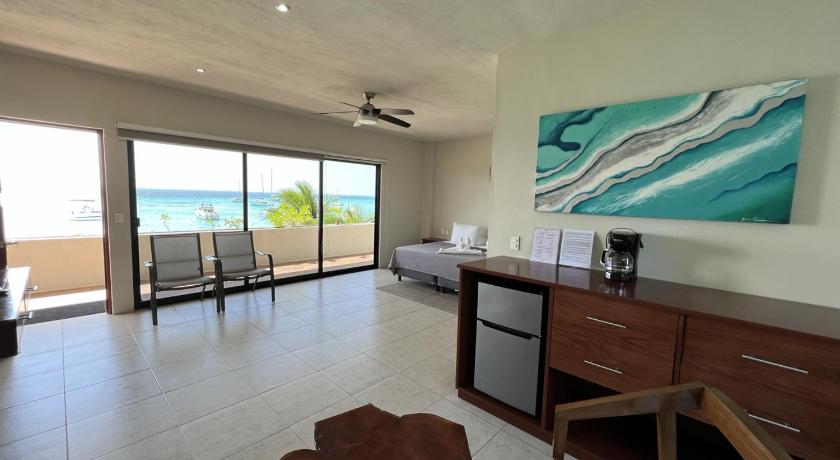 Cuxos Hotel Beachfront — Hotel in Cancun