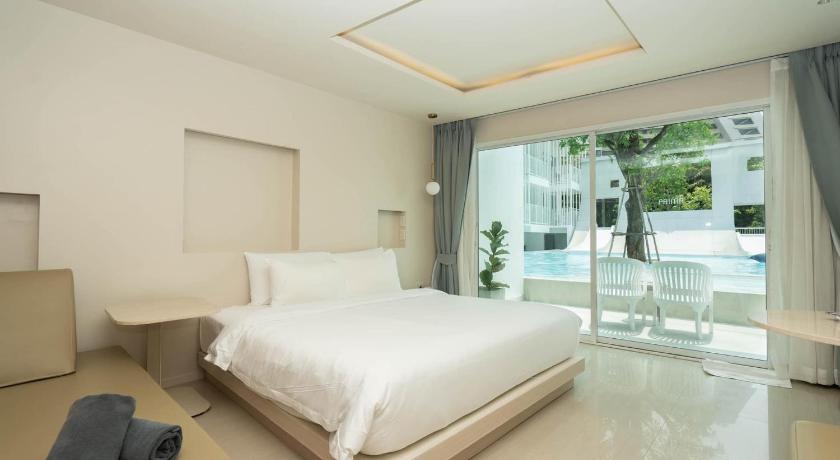 Image of Pool Access Room 5