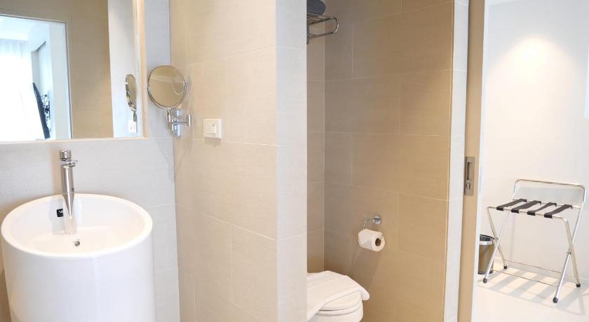 Image of 2 Bedrooms Pool Access 14