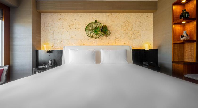 Image of Suite King Room with Lounge  Access 0