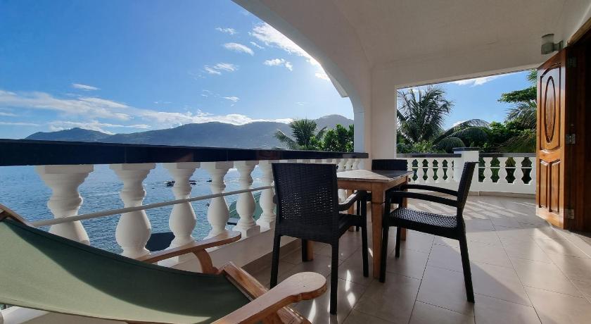 The Drake Seaside Apartment — Hotel in Seychelles Islands