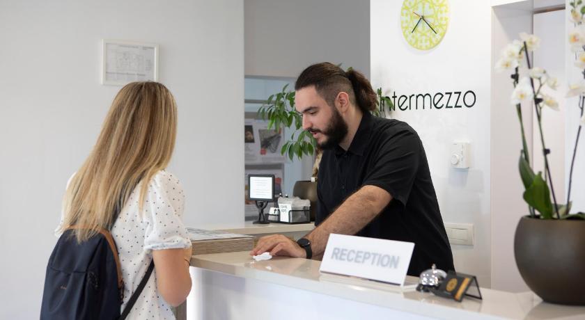 Intermezzo - image 50