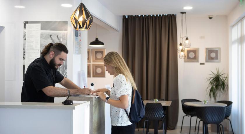 Intermezzo - image 32