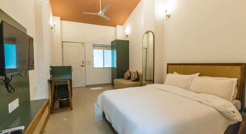Deluxe Room (2 Adults + 1 Child)