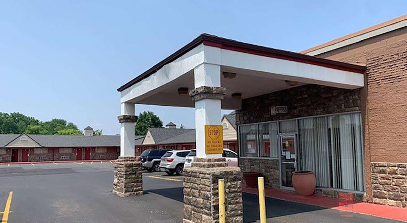 Super 8 by Wyndham Youngstown/Girard photo