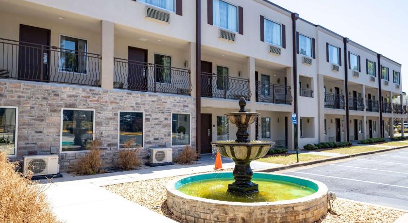 Baymont by Wyndham College Park Atlanta Airport South — Hotel in Atlanta (GA)
