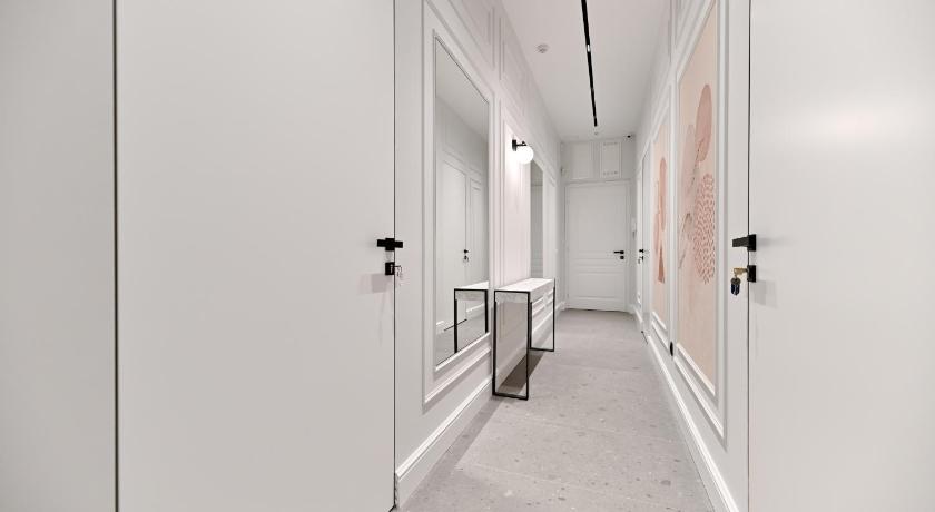 Three Pearls Deluxe Rooms & Studios photo