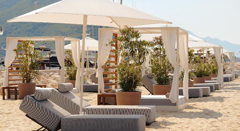 Lazure Hotel & Marina photo