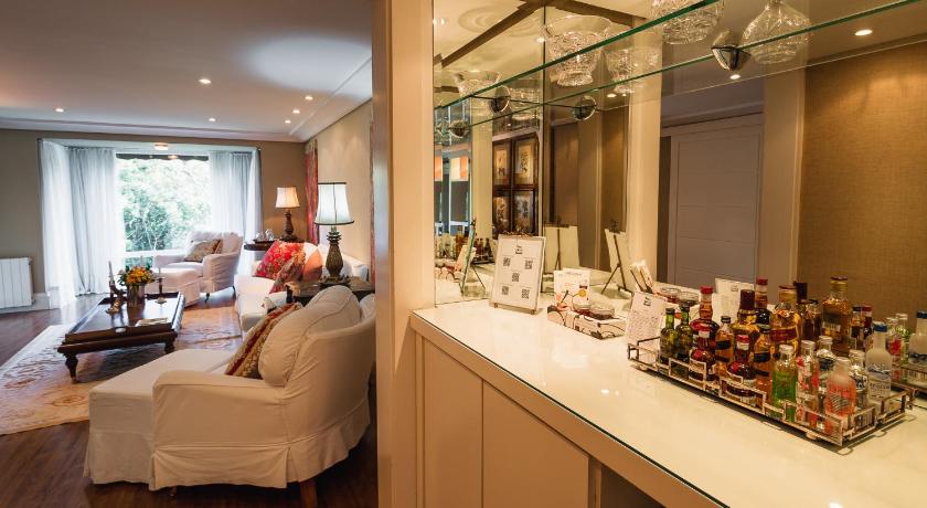 Image of Royal Suite 6