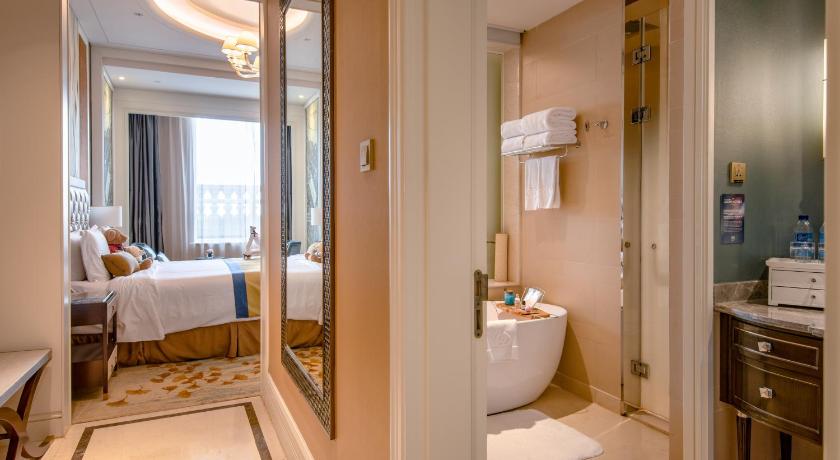 Фото: JUNIOR SUITE, 1 King Size Bed 4