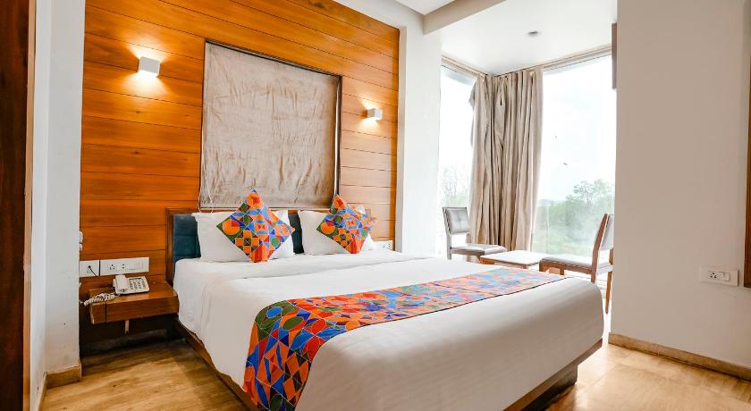 OYO 79456 Collection O Hotel Kyra photo