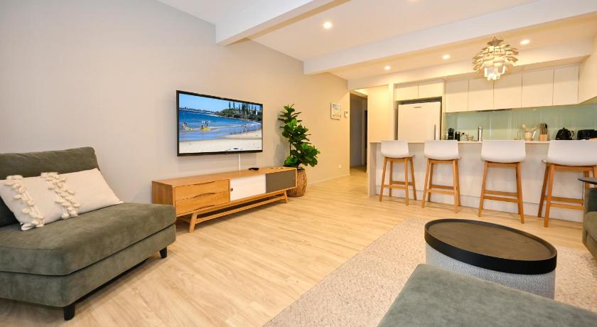 Stylish 2 b/r apartment - 4 guests, garage ZC5