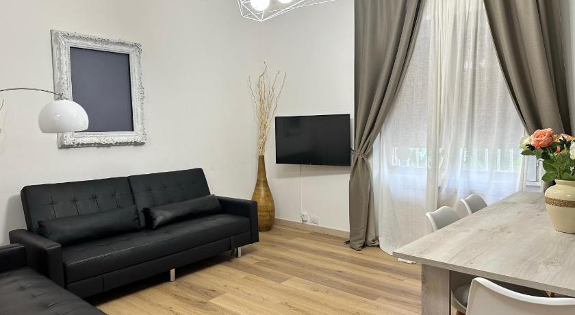 Image of Apartment with Garden View 3