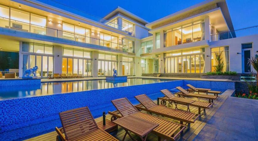 Ocean Villas Beach Inn photo