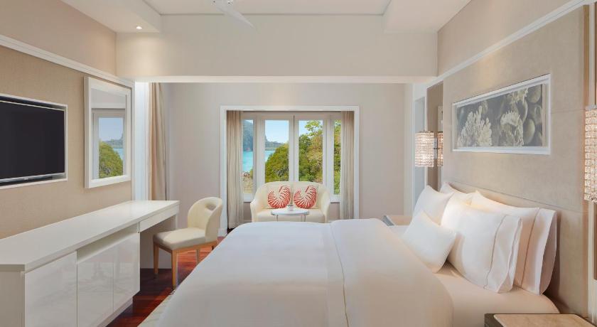 รูปของ2 Bedroom Suite, Bedroom 1: 1 King, Bedroom 2: 2 Twin, Ocean view 4