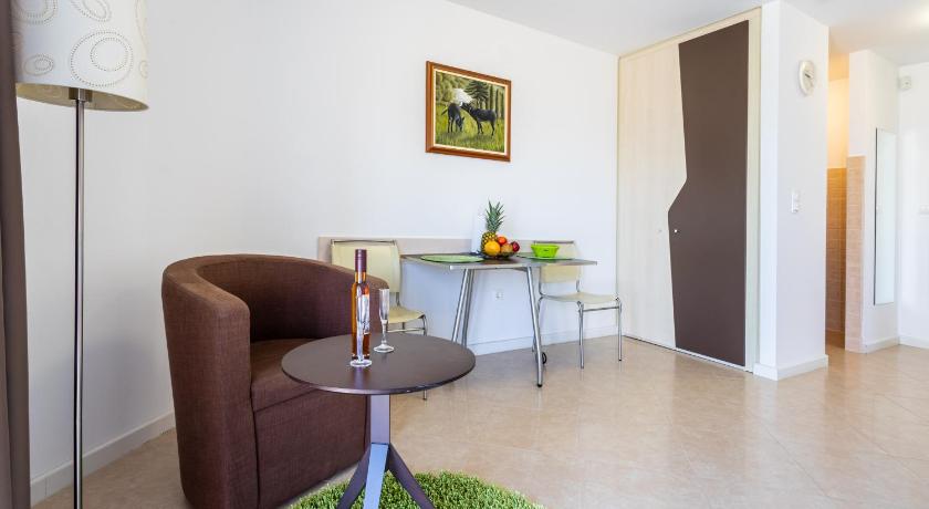 Image of Studio with Sea View (2 Adults) 9