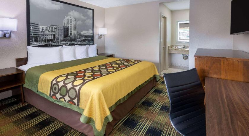 Super 8 By Wyndham Williamsburg/Historic Area photo