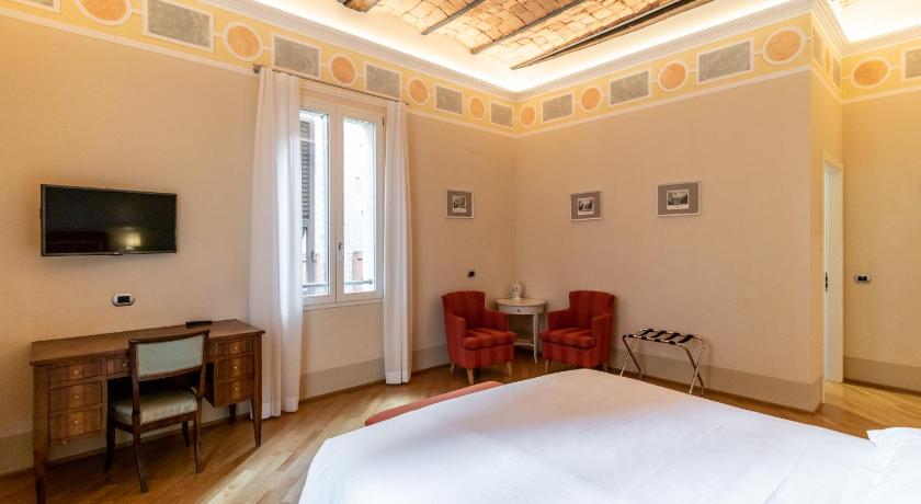Image of Deluxe Double Room 4
