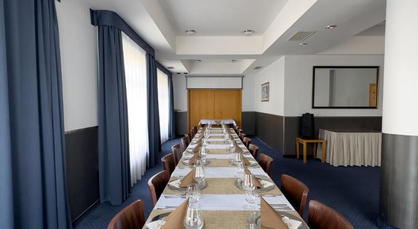 コリーン Hotel Theresia 3つ星 ホテル レストラン