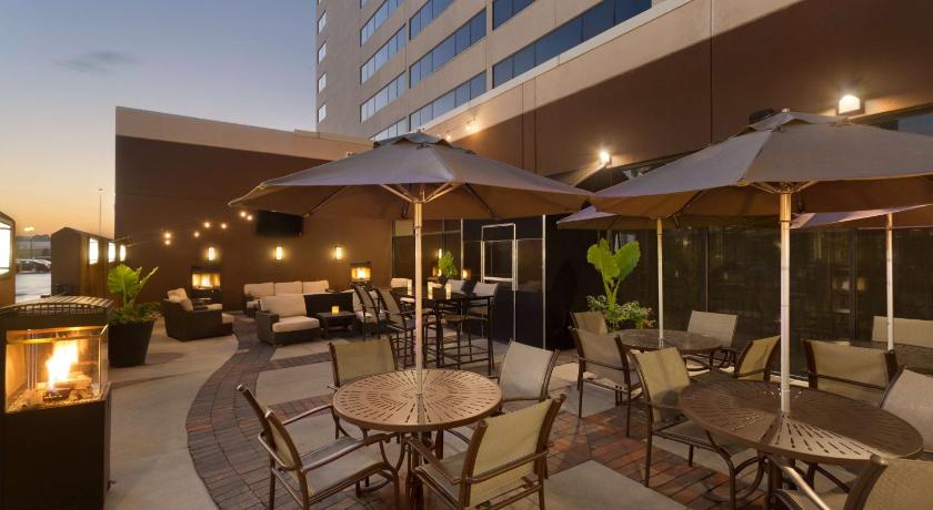 Hilton Chicago Oak Brook Suites photo