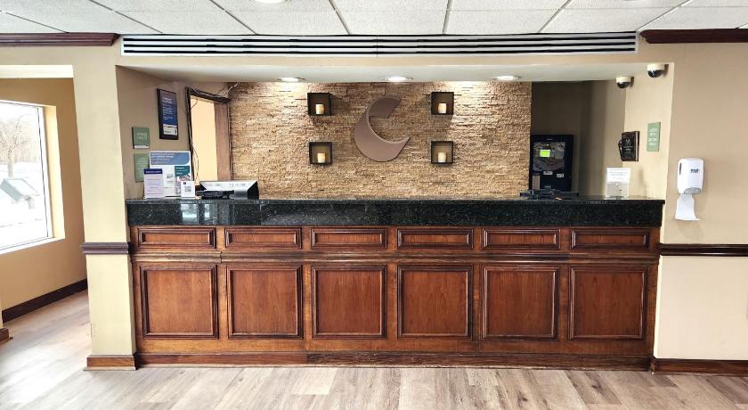 Comfort Inn & Suites photo