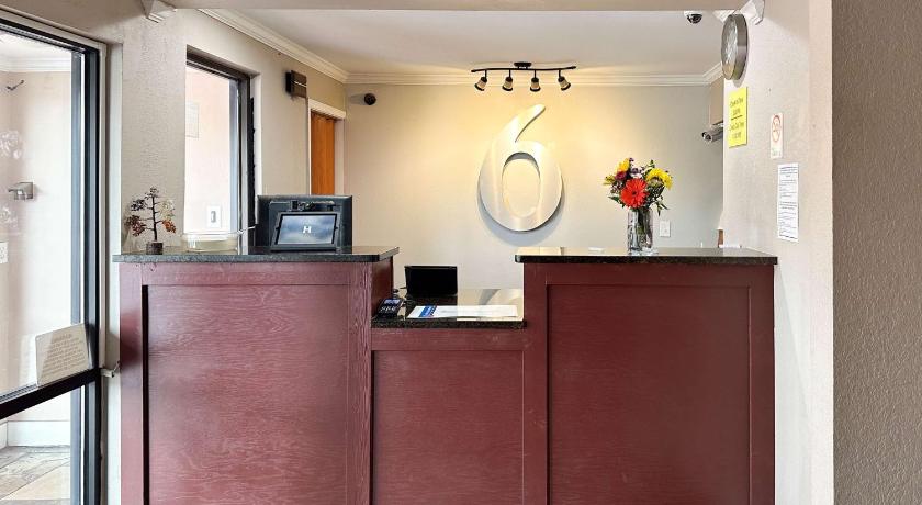 Motel 6 Atlanta GA Atlanta Airport East photo