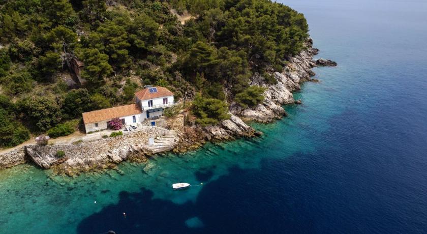 Secluded fisherman's cottage Cove Skozanje, Hvar - 4009 — Hotel in Gdinj