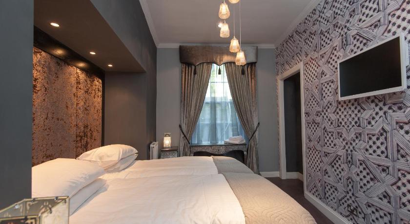 Image of Twin Room with Private Bathroom 0