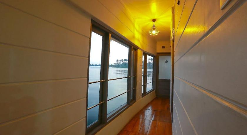 Private Houseboats - image 7