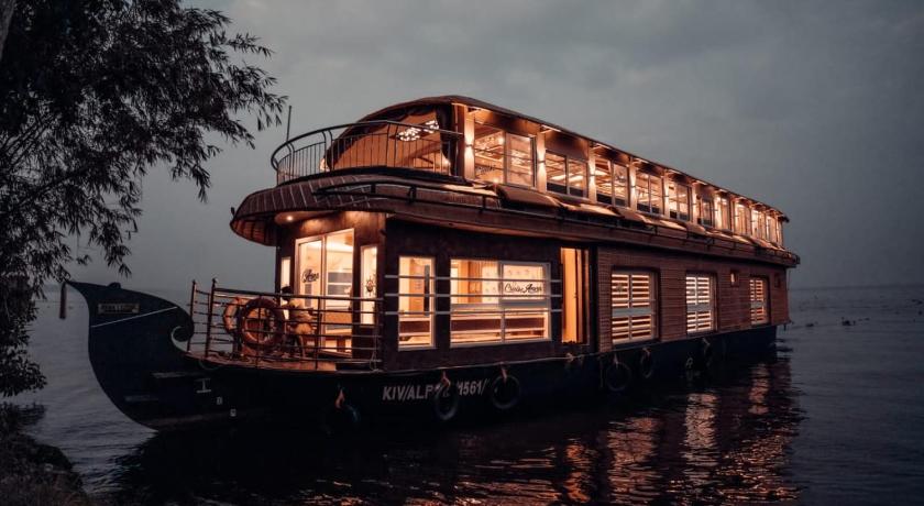 Honeymoon Houseboat - image 11