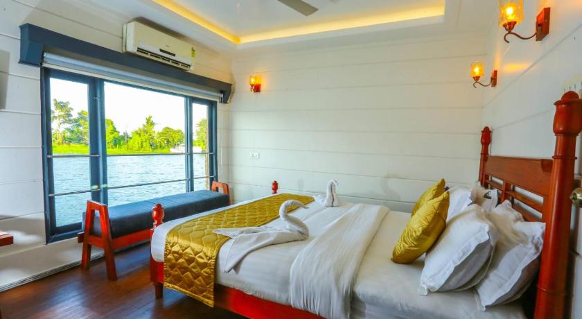 Honeymoon Houseboat - image 2