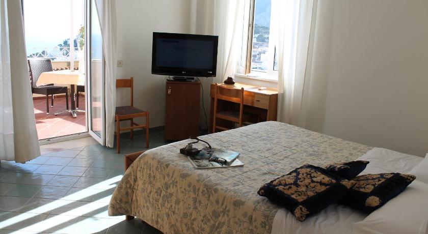 Hotel Esperia photo