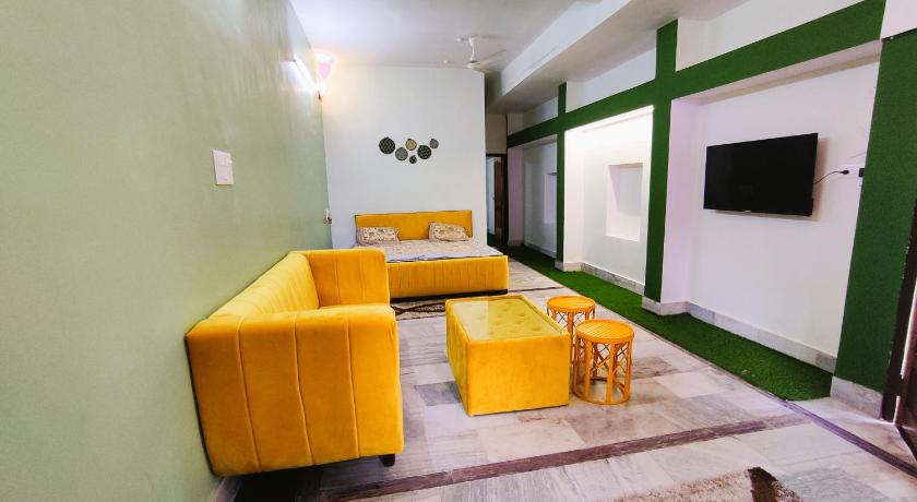 Yellow Homestay - Modern 2BHK AC stay — Hotel in Jabalpur
