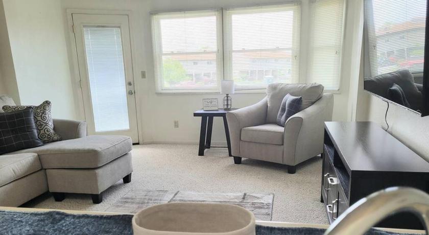 オークハーバー Sunnie Days condo in Oak Harbor on Lake Erie! 4つ星 宿泊施設 スイート