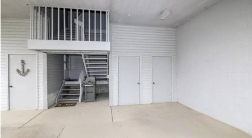 オークハーバー Sunnie Days condo in Oak Harbor on Lake Erie! 4つ星 宿泊施設 スイート