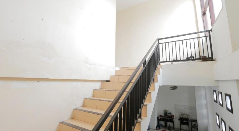 タラカン Hotel O Rumah Kost Kita Tarakan 3つ星 ホテル 客室